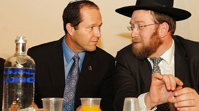 מימין: פינדרוס, ברקת ו'לחיים'.