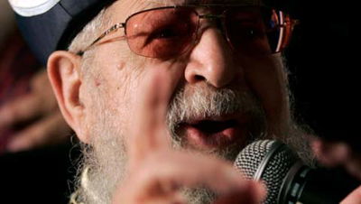 הגר"ע יוסף. בלומנטל מאשים