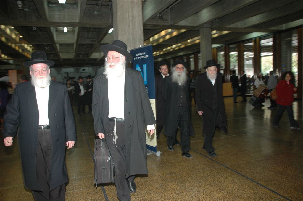 הלם וזעזוע: דיינים חשובים יושבים על ספסל הנאשמים