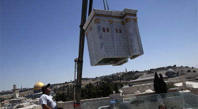 והראינו בבניינו. הדגם מוצב, היום (פלאש 90)