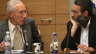 אתמול בכנסת. גפני ופישר.