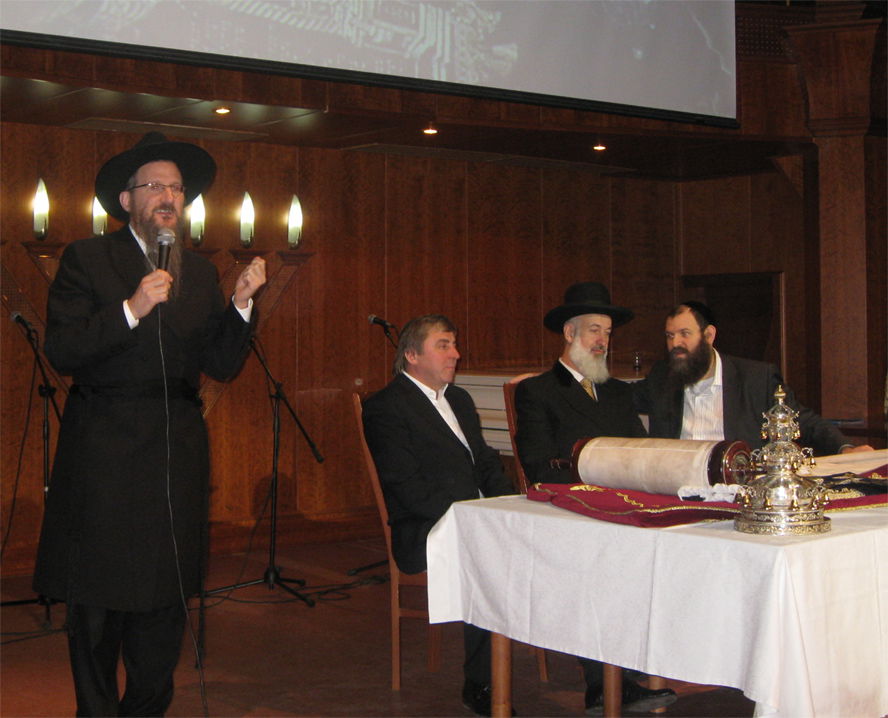 העשירים תרמו, הרב מצגר הגיע לחגוג