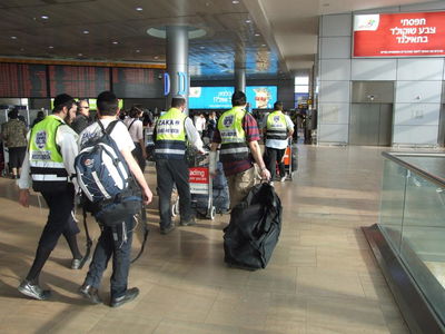 בדמעות: הגר"ע בירך משלחת זק"א