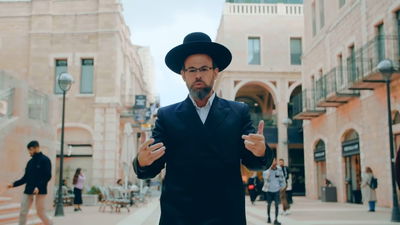 הראפר "רבי גלנץ" בסינגל קליפ חדש: "אל תקנו את זה"