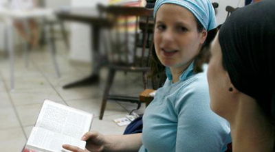 נשים, תעזבו כבר את התורה