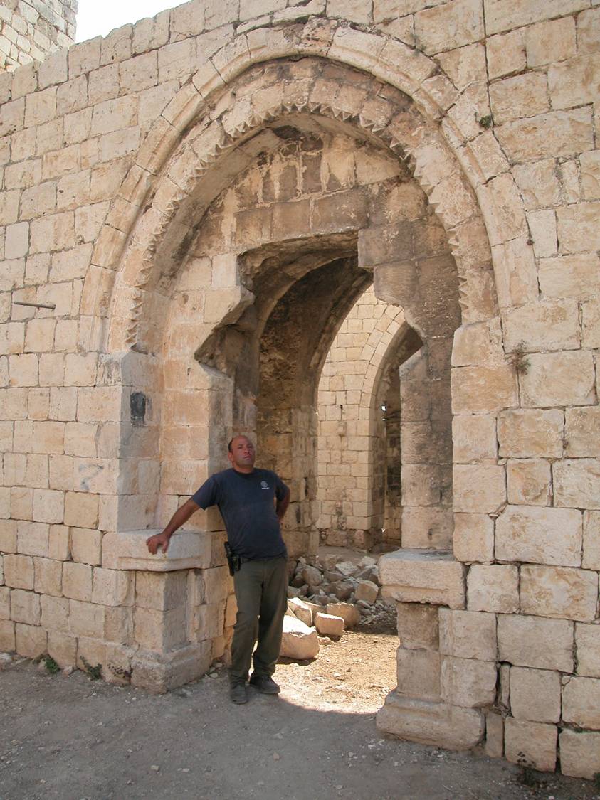 משקופי מגדל צדק- ללא העיטורים שנגנבו