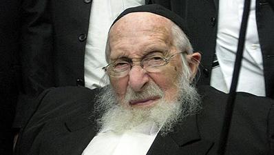 הגרח"פ שיינברג בהלווית אישתו (צילום שמואל חן)