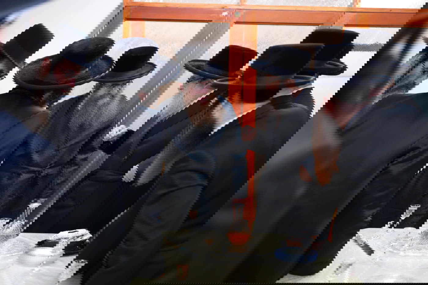 האדמו"ר ערך ביקור בזק בעיר האנגלית; עם מי נפגש?