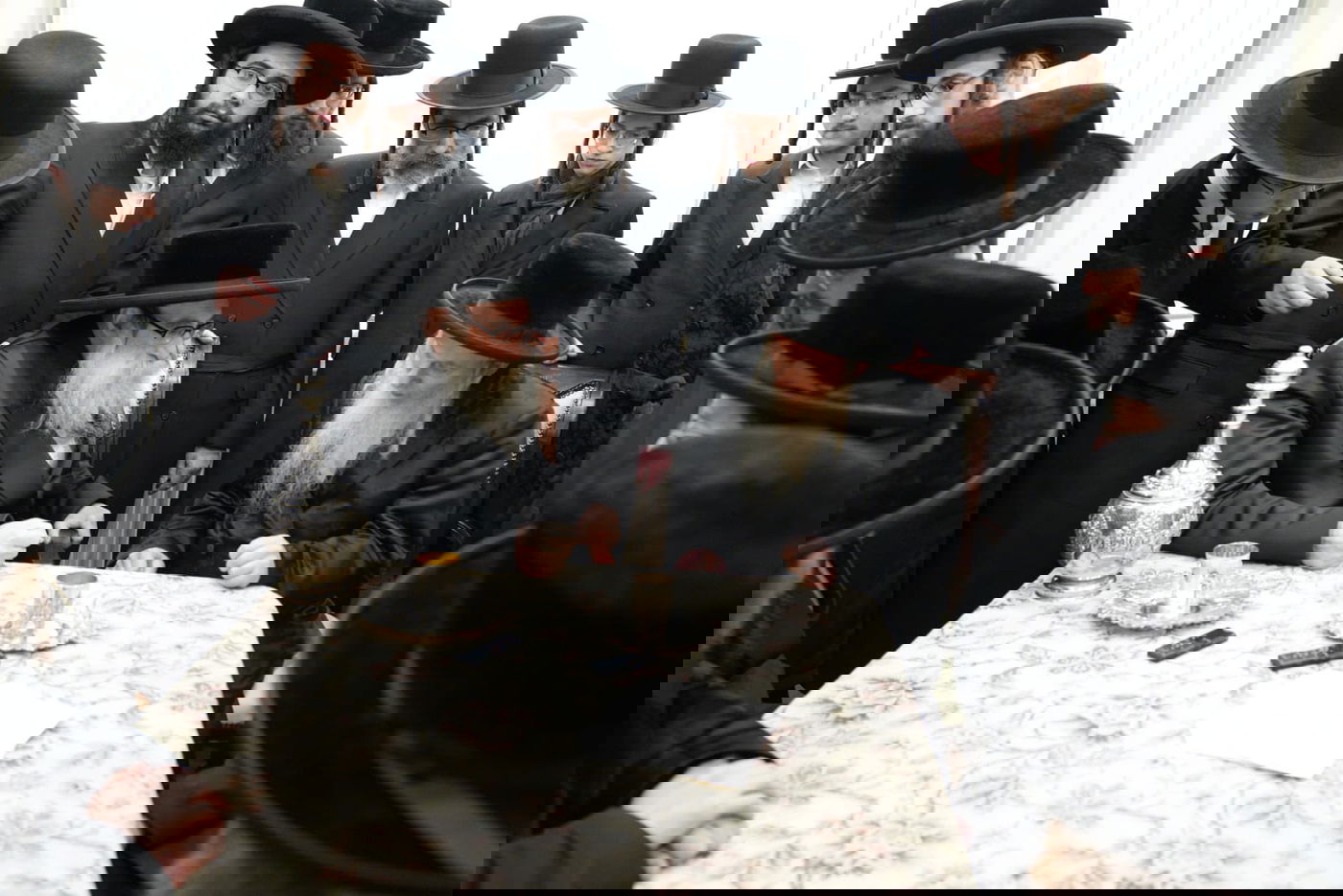 האדמו"ר ערך ביקור בזק בעיר האנגלית; עם מי נפגש?