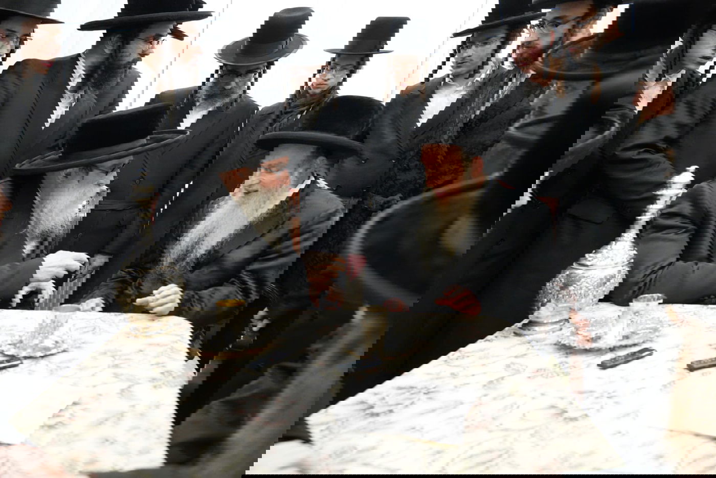 האדמו"ר ערך ביקור בזק בעיר האנגלית; עם מי נפגש?