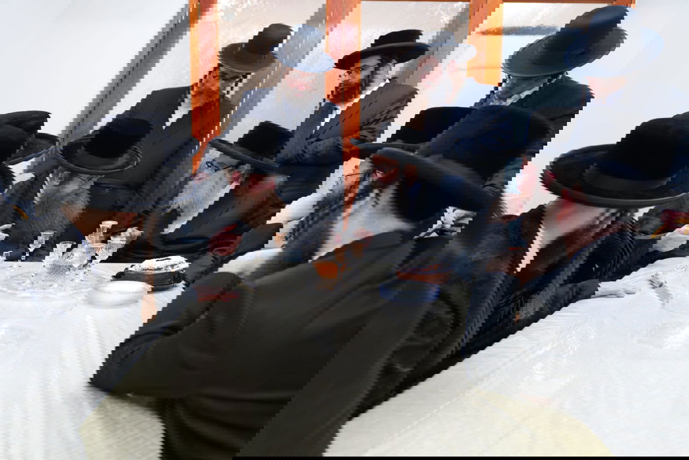 האדמו"ר ערך ביקור בזק בעיר האנגלית; עם מי נפגש?