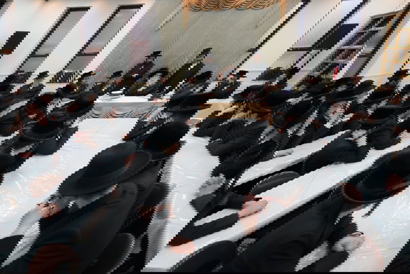 האדמו"ר ערך ביקור בזק בעיר האנגלית; עם מי נפגש?