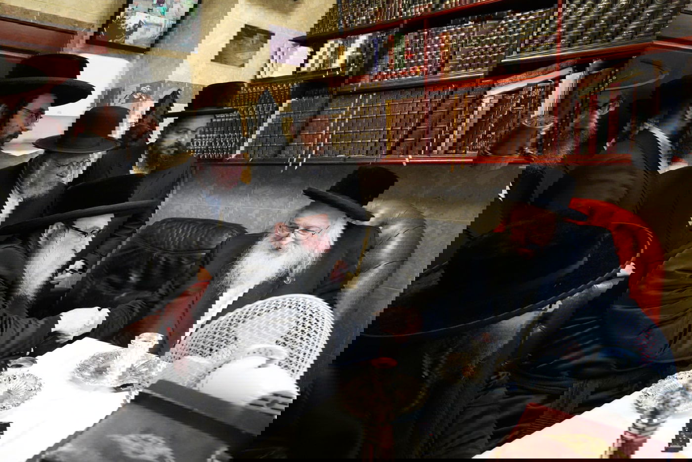 האדמו"ר ערך ביקור בזק בעיר האנגלית; עם מי נפגש?