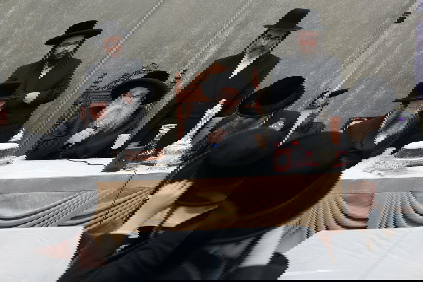 האדמו"ר ערך ביקור בזק בעיר האנגלית; עם מי נפגש?