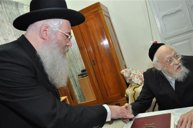 הרב לאו ובנו אצל הגרי"ש אלישיב