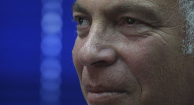 אורי אריאל. מאשים