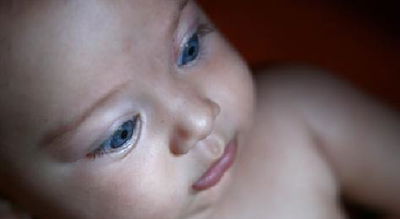 חבקו את תינוקכם, סייעו לו להתפתח