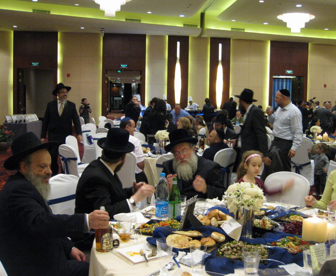 ביג´ין: הוכנס ספר-תורה לבית-חב"ד המקומי