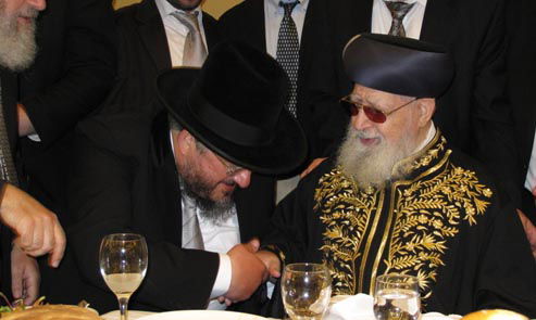 הגר"ע יוסף אתמול בחתונה (