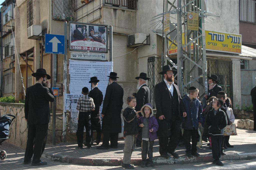 ב"ב: תמה הפגנת הענק מול בית צבי ביאליסטצקי