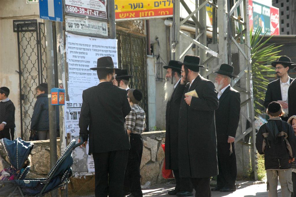 ב"ב: תמה הפגנת הענק מול בית צבי ביאליסטצקי