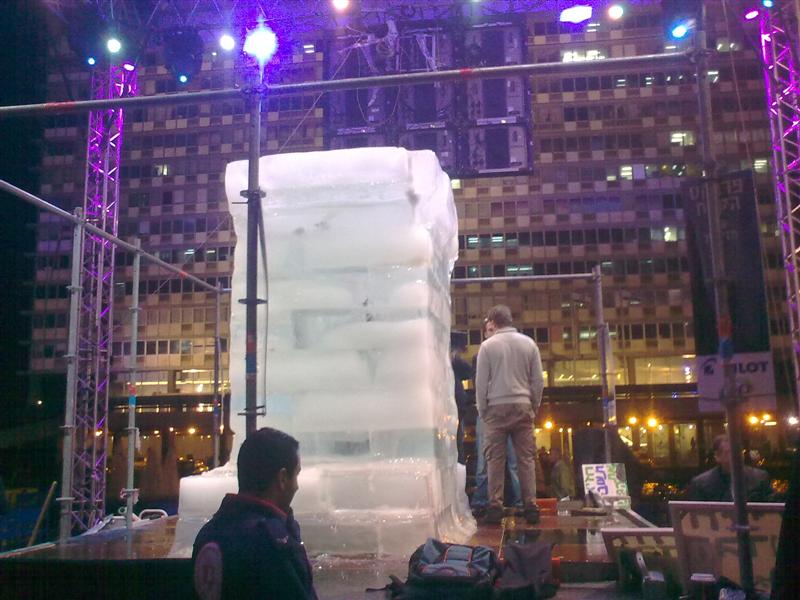 להסתכל לטירוף בעיניים: 'כיכר' בכי-קר