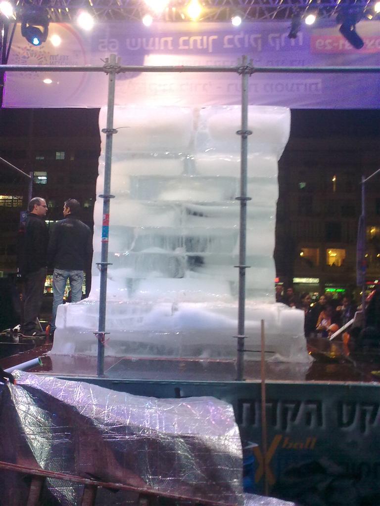 להסתכל לטירוף בעיניים: 'כיכר' בכי-קר