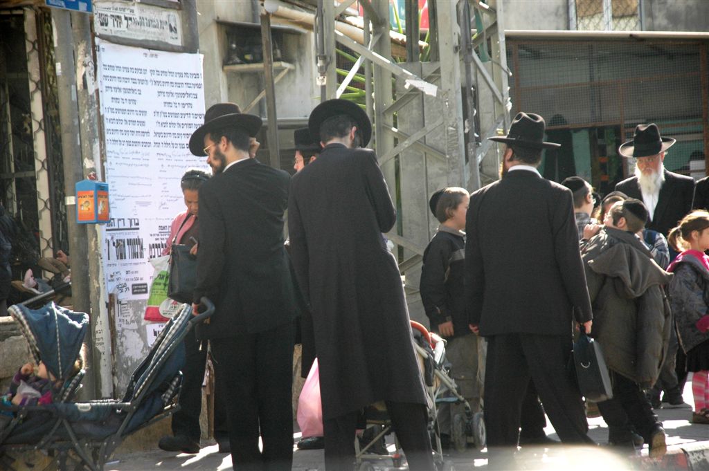 ב"ב: תמה הפגנת הענק מול בית צבי ביאליסטצקי
