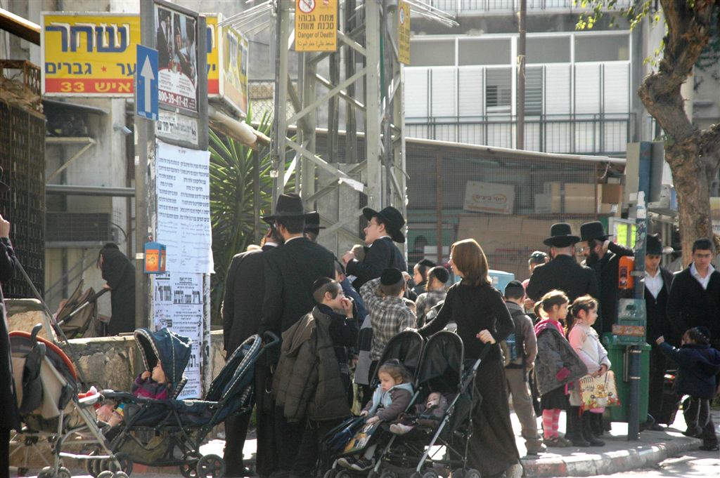 ב"ב: תמה הפגנת הענק מול בית צבי ביאליסטצקי