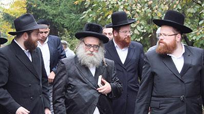 חברי המשלחת ברחובות העיר