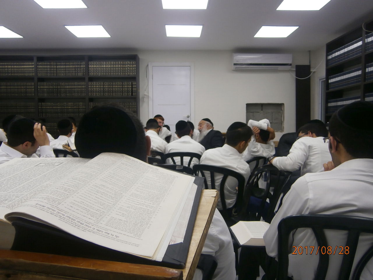 מראות מחייו של הגאון רבי אליהו ציון סופר זצוק"ל 