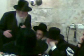 צפו: כשמילר ניסה להצחיק את הגר"ח