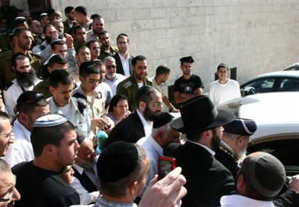 הגר"ע יוסף מכין חיילים לקראת יום הכיפורים