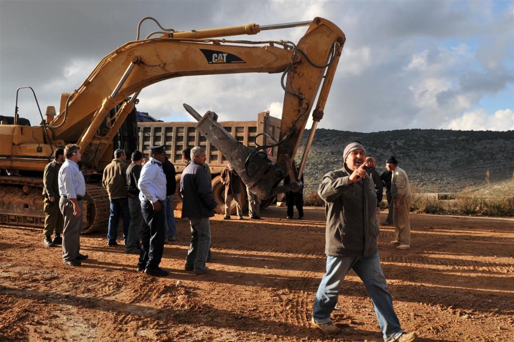 צפו בתיעוד: הקפאת הבניה בביתר הביאה לעימות אלים