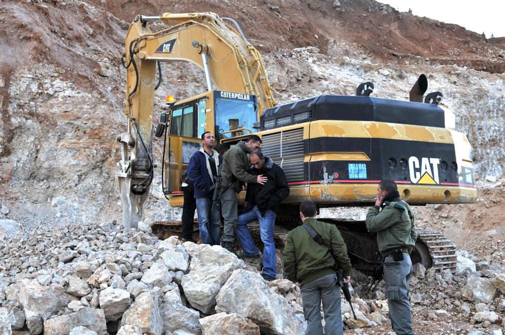 צפו בתיעוד: הקפאת הבניה בביתר הביאה לעימות אלים