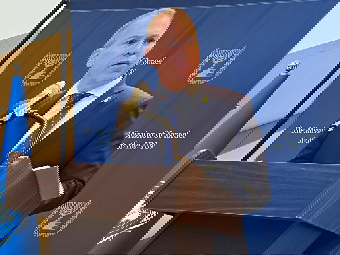 בכניסה לאו"ם: תערוכה המציגה את זוועות החמאס | צפו