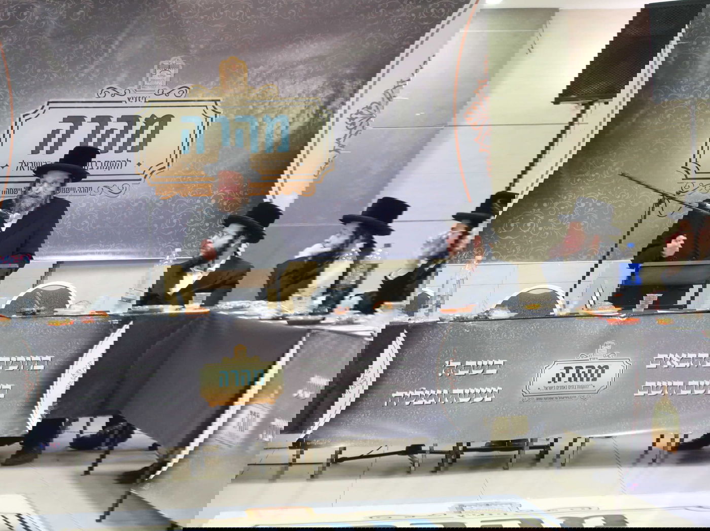 האברכים הצעירים התאספו לטכס עצה כדי להחיש ולקרב את זיווג חבריהם במהרה