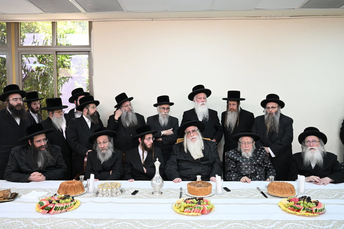 בבית האדמו"ר: החסידים חגגו את השידוך הסודי של הנכדה