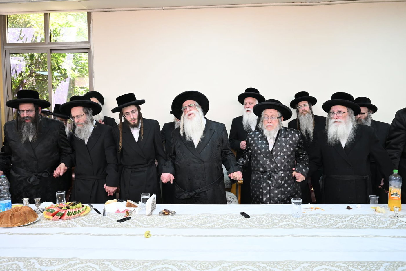בבית האדמו"ר: החסידים חגגו את השידוך הסודי של הנכדה