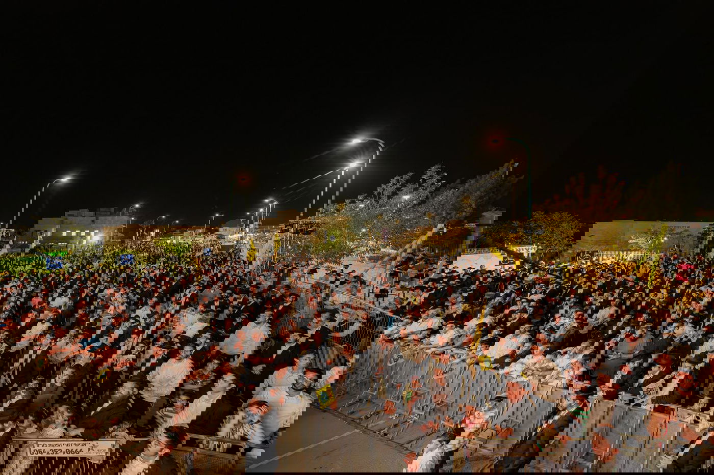 עם משפחות החטופים וההרוגים בשדה הקטל ברעים: מעמד מרגש של הכנסת ספר תורה | תיעוד מיוחד