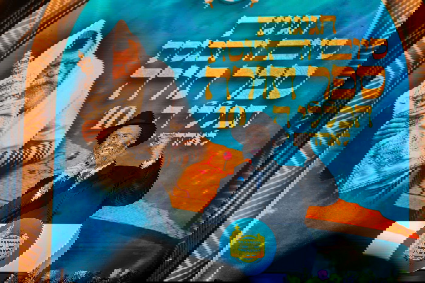 עם משפחות החטופים וההרוגים בשדה הקטל ברעים: מעמד מרגש של הכנסת ספר תורה | תיעוד מיוחד