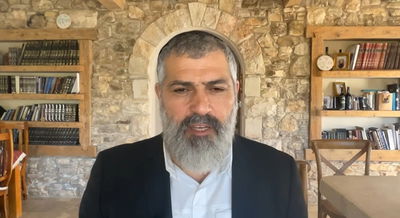 צבי יחזקאלי בפינה על פרשת שמיני • צפו