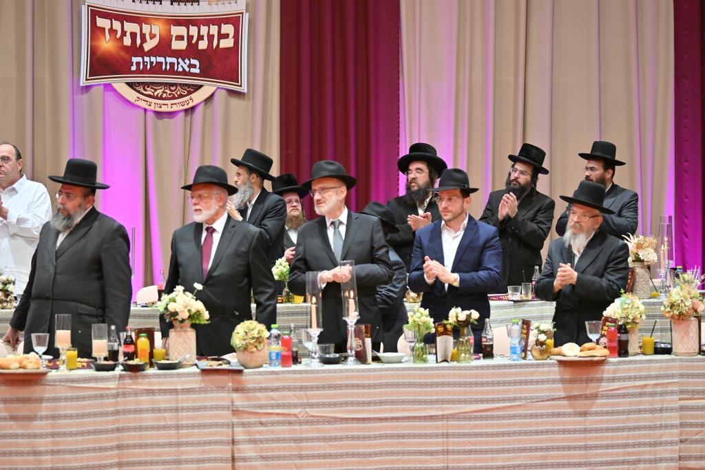 ההכרזה לחסידי סאדיגורה ב'שלישי למילה' של בן האדמו"ר