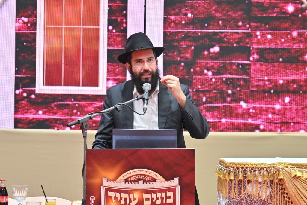 ההכרזה לחסידי סאדיגורה ב'שלישי למילה' של בן האדמו"ר