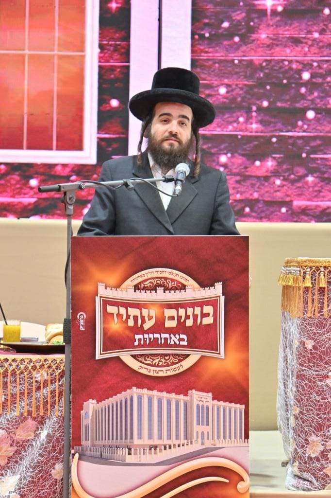 ההכרזה לחסידי סאדיגורה ב'שלישי למילה' של בן האדמו"ר