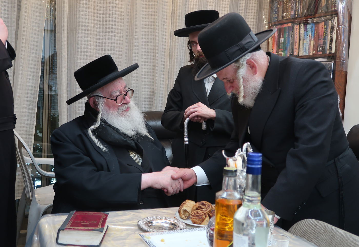 האדמו''ר ממשכנות הרועים בשילוח הקן