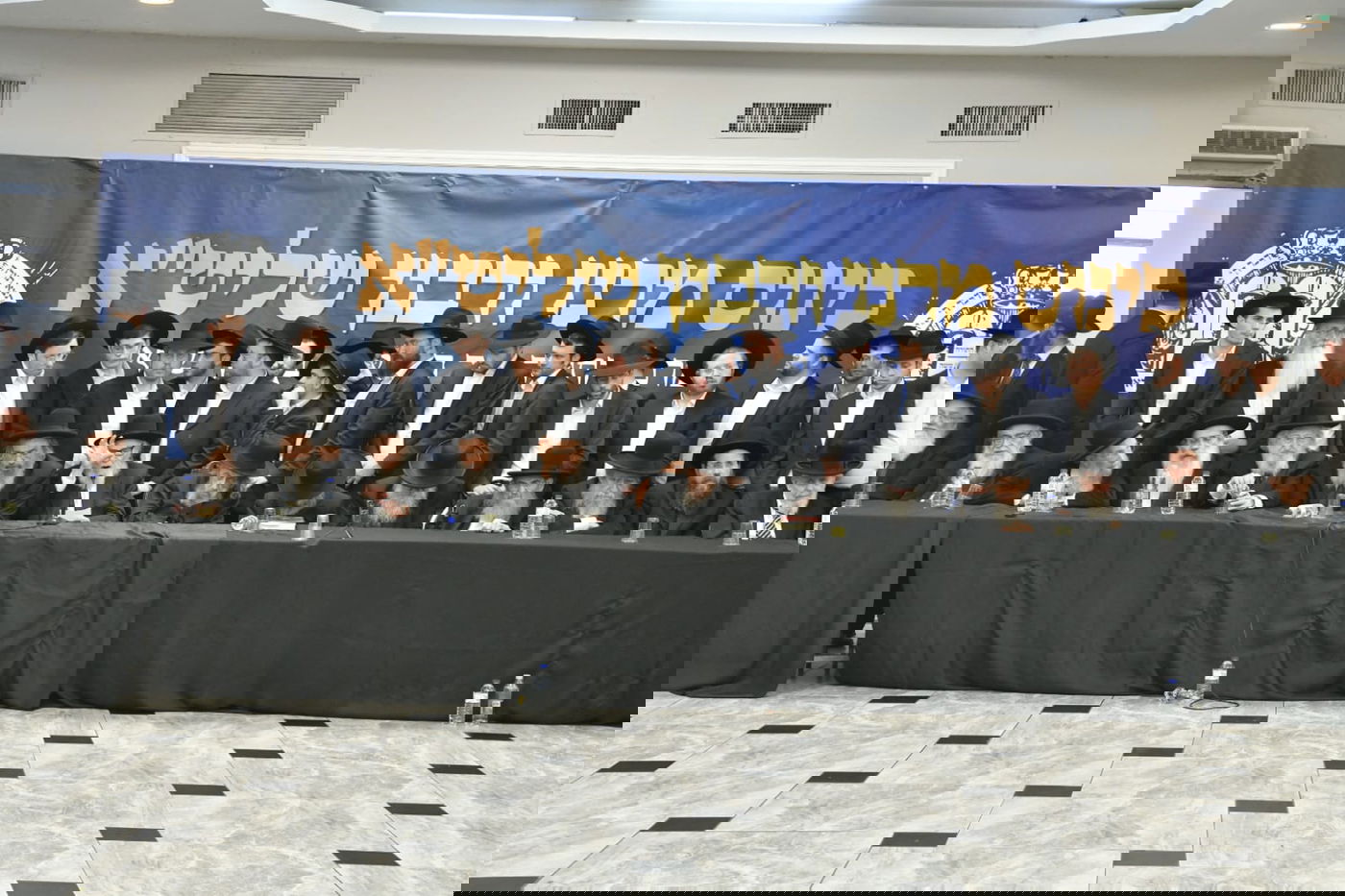 הגר"ד לנדו במשא תקיף: "הניחו לנו להגן עליכם - ואל תקטעו את קיום עם ישראל"