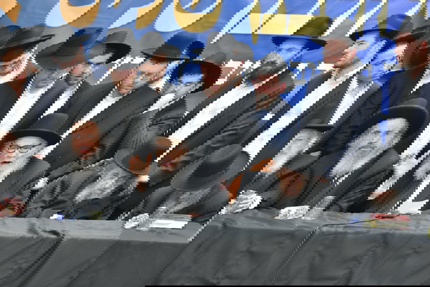 הגר"ד לנדו במשא תקיף: "הניחו לנו להגן עליכם - ואל תקטעו את קיום עם ישראל"