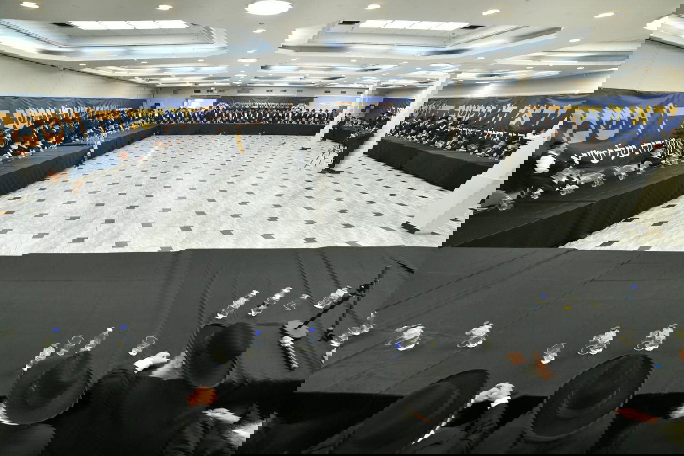 הגר"ד לנדו במשא תקיף: "הניחו לנו להגן עליכם - ואל תקטעו את קיום עם ישראל"