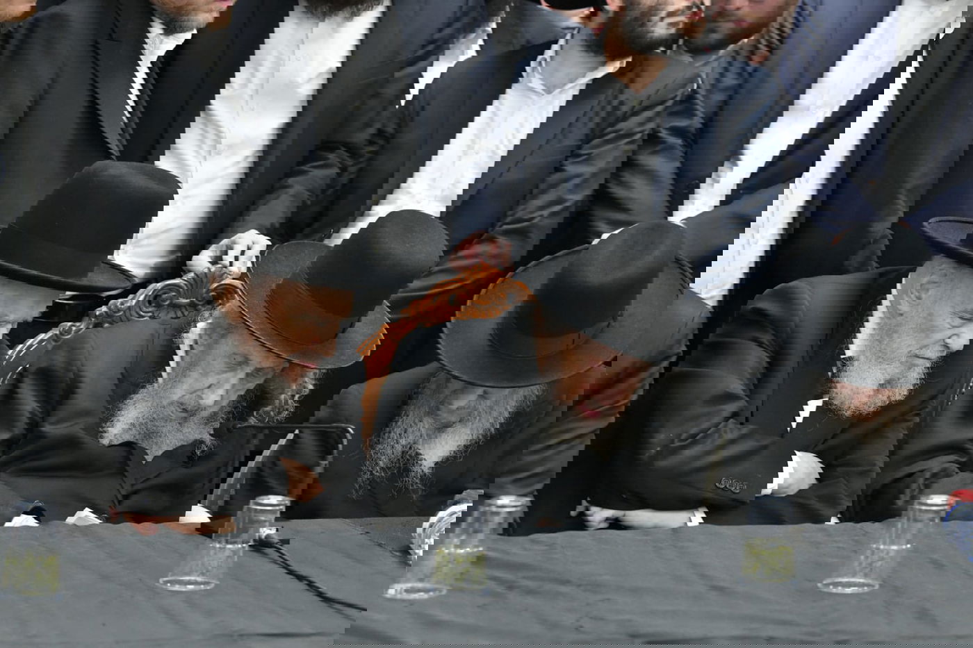 הגר"ד לנדו במשא תקיף: "הניחו לנו להגן עליכם - ואל תקטעו את קיום עם ישראל"